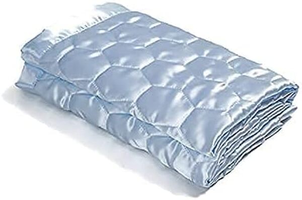 Heavens Cuddles Couverture matelassée en satin pour bébé Bleu clair 121,9 x 91,4 cm