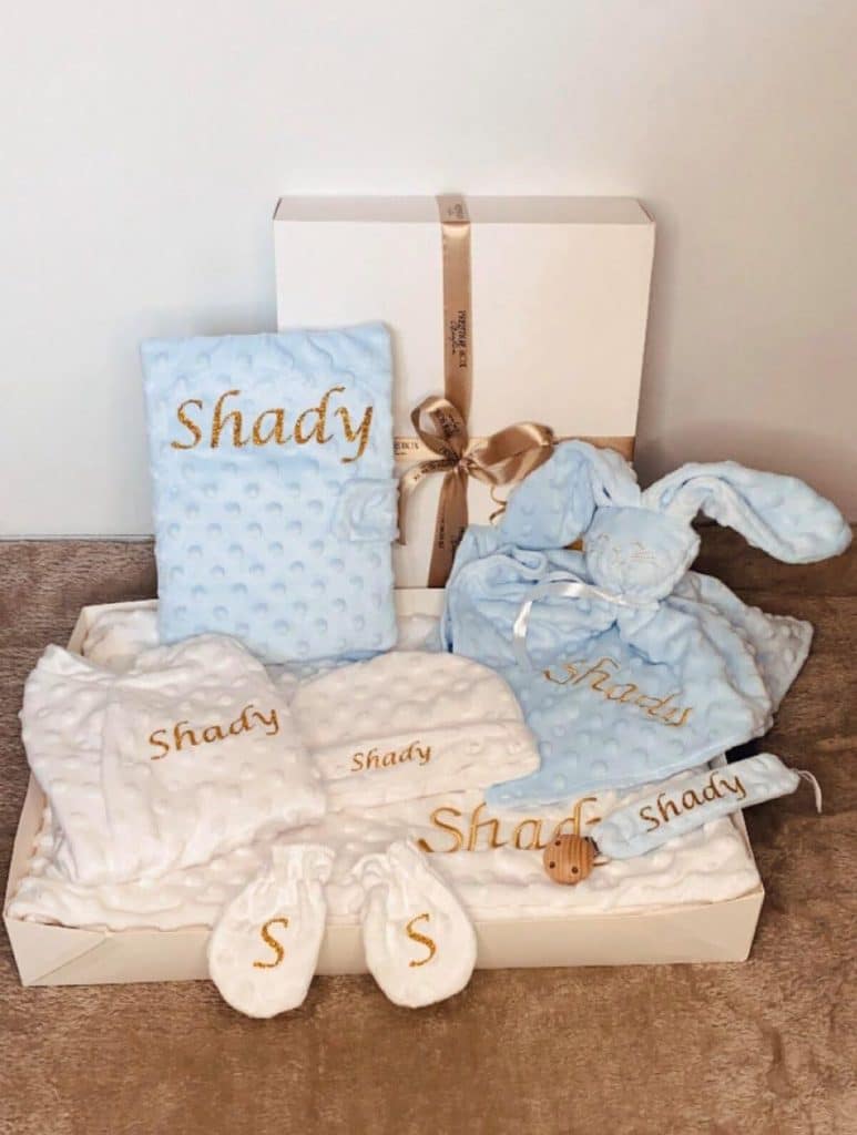 Avis sur la prestige box naissance personnalisée : kit 6 pièces pour bébé