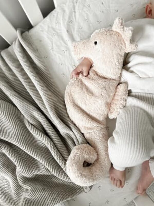 Découvrez notre avis complet sur le doudou hippocampe de Senger Naturwelt : qualité, écoresponsabilité et douceur pour votre enfant