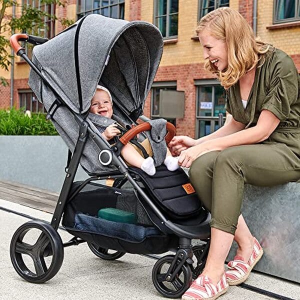 Découvrez notre test détaillé de la poussette canne Kinderkraft Grande Plus : confort, praticité et performances pour les parents modernes. 