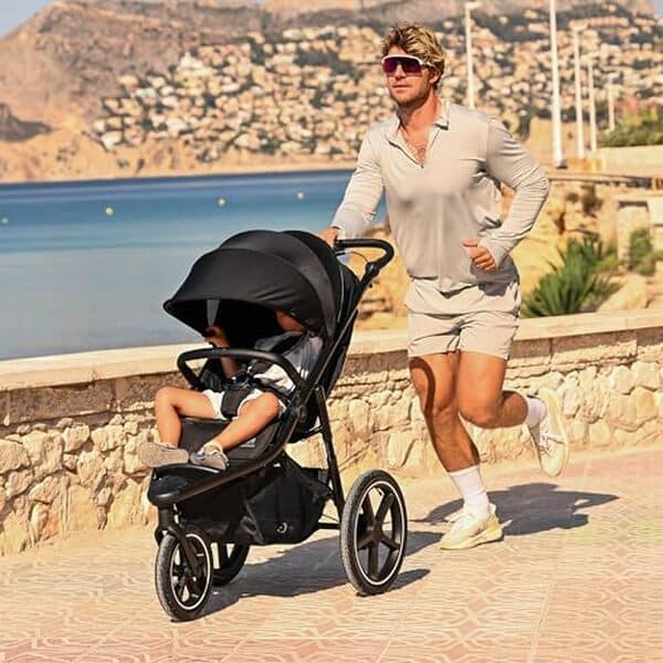 Dรฉcouvrez notre test complet de la poussette combinรฉe Deryan Bolt : performances, confort et praticitรฉ pour les parents en quรชte de polyvalence tout-terrain.
