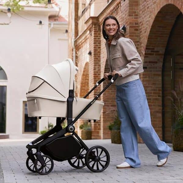Découvrez notre test détaillé de la poussette Lionelo Mika Plus : praticité, confort et caractéristiques pour choisir la meilleure poussette pour votre bébé.