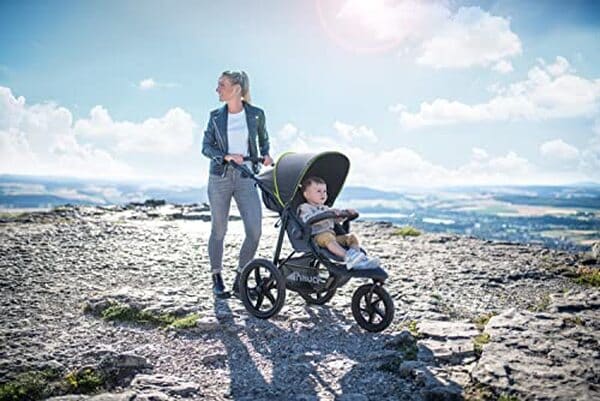 Dรฉcouvrez notre test complet de la poussette Hauck Runner 3 roues : performances, confort et praticitรฉ pour les parents actifs.