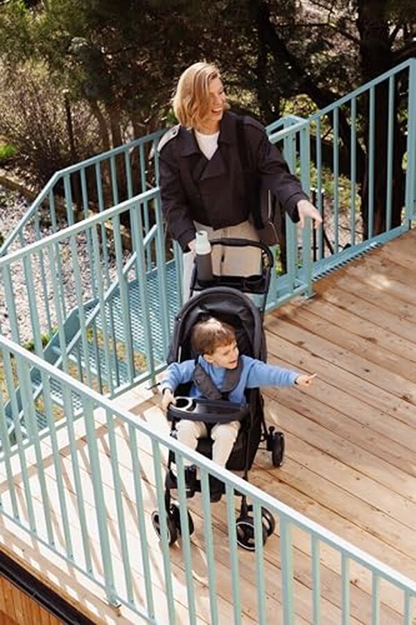 Découvrez notre test détaillé de la poussette MoMi ISLA : confort, praticité et performances pour les parents exigeants.