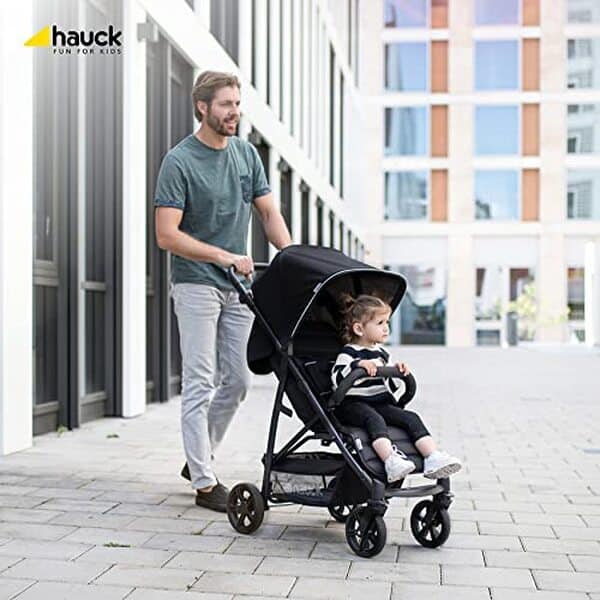 Découvrez notre test complet de la poussette Hauck Rapid 4 : une poussette compacte et légère, idéale pour les parents en quête de praticité et de mobilité au quotidien.