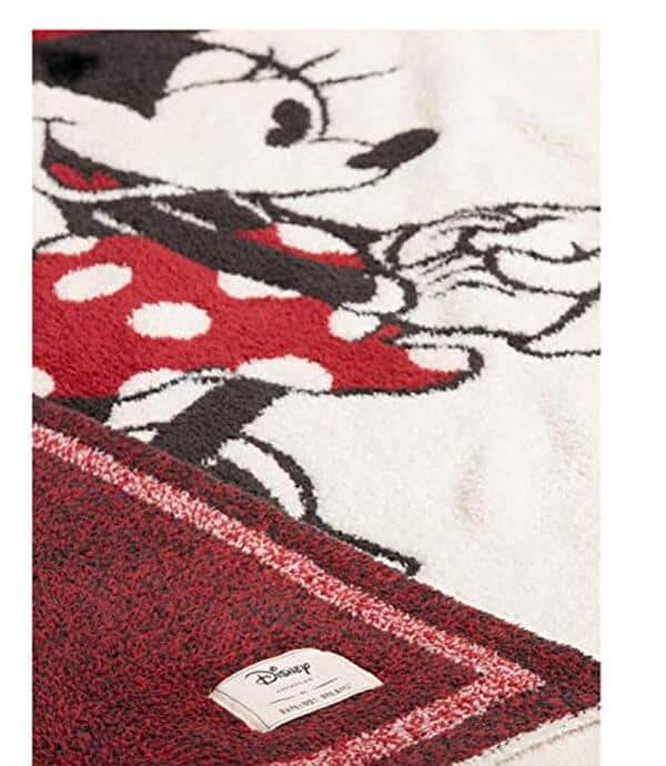 Découvrez notre test complet de la couverture bébé CozyChic Mickey & Minnie de Barefoot Dreams : qualité, confort et avis client