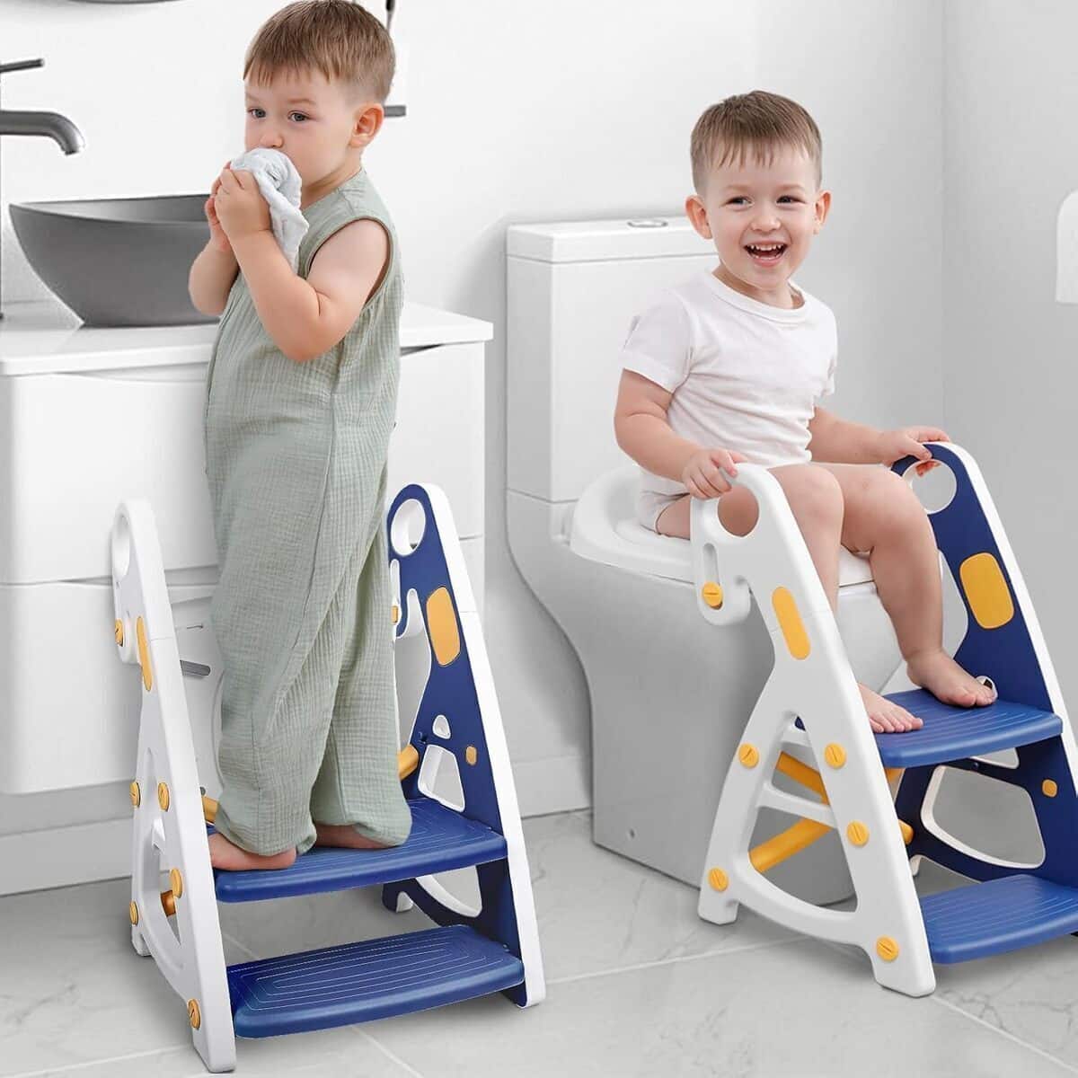 Test du siège de toilette d'apprentissage avec marchepied